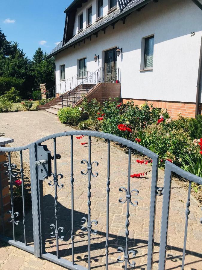 Grosses Ferienzimmer Uckermark Casekow Exterior photo